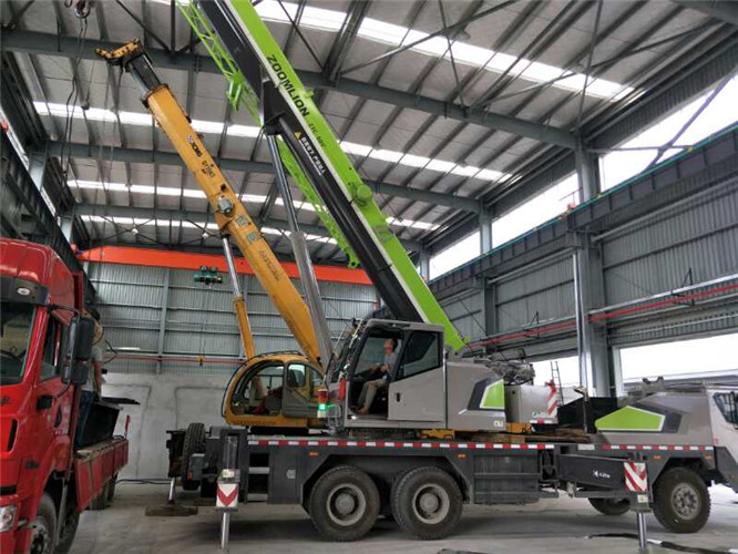 镇安县高空车出租需要注意哪些安全事项？